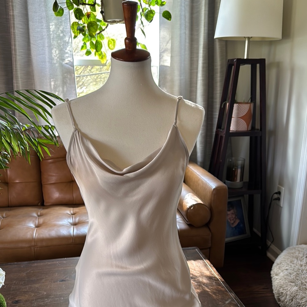 Meshki - Elegant Gown- Small- NWT - Picture 3 of 7
